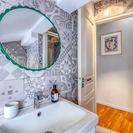 Location In Alcove 1 Bedroom & Terrace Apartment *